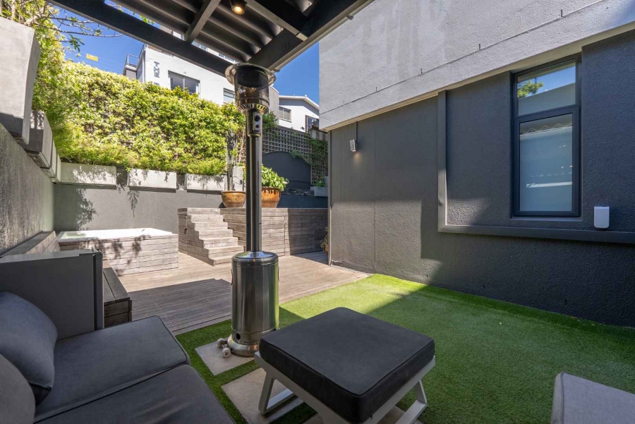 2 Bedroom Property for Sale in Green Point Western Cape